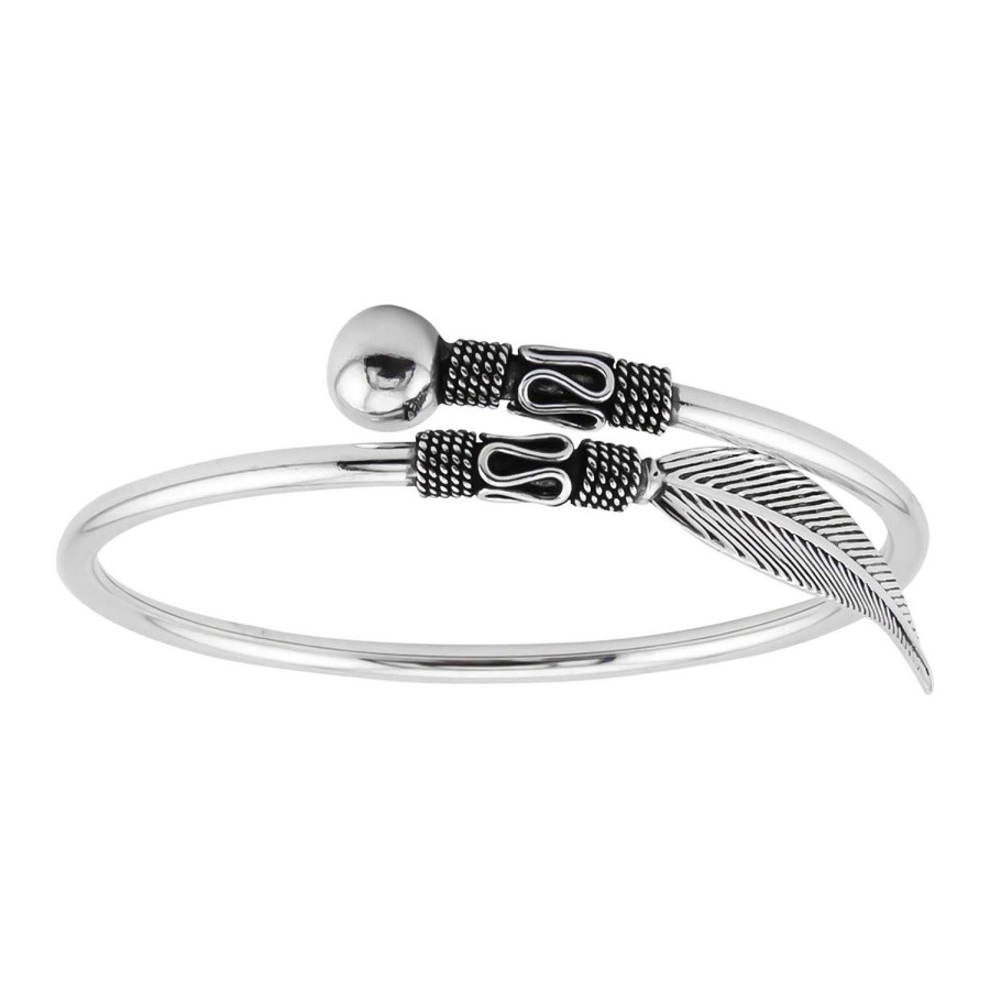 Armbanden WeLoveSilver | Zilveren Armband, Bangle In Bali Stijl Met Veer En Gladde Kraal