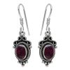 Oorbellen WeLoveSilver | Zilveren Oorhangers, Garnet Steen Met Sierlijke Randen En Geoxideerde Delen