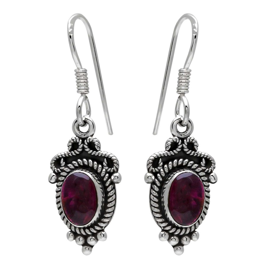 Oorbellen WeLoveSilver | Zilveren Oorhangers, Garnet Steen Met Sierlijke Randen En Geoxideerde Delen